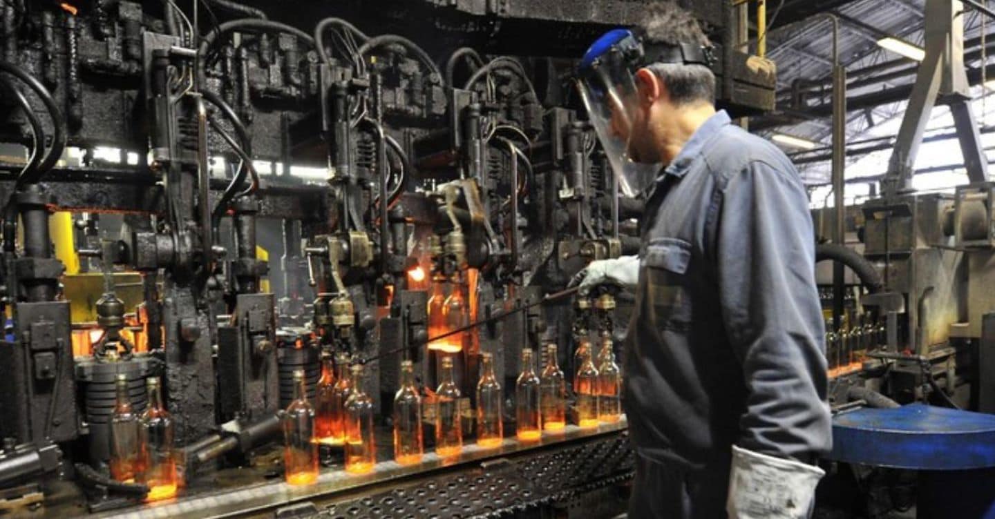 Produzione industriale italiana in calo a ottobre: auto, chimica e moda in flessione, cresce la metallurgia